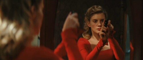 inglourious-basterds_mc3a9lanie-laurent_red-dress-with-gun-bmp-500x211-6352560