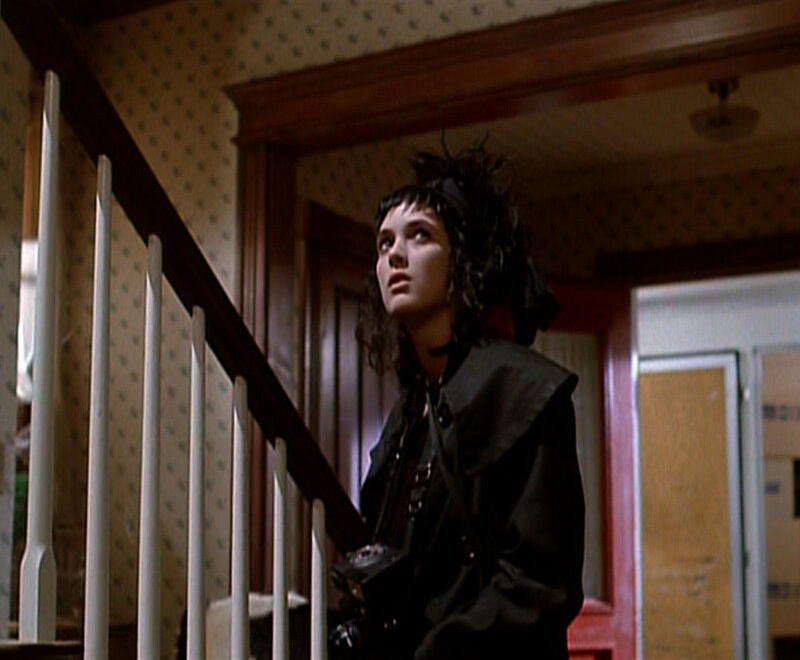 beetle-juice_winona-ryder_coat-bmp-3168440