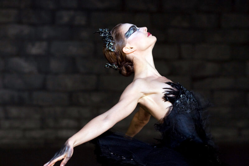 black-swan_natalie-portman-black-ballet_image-credit-fox-4590528