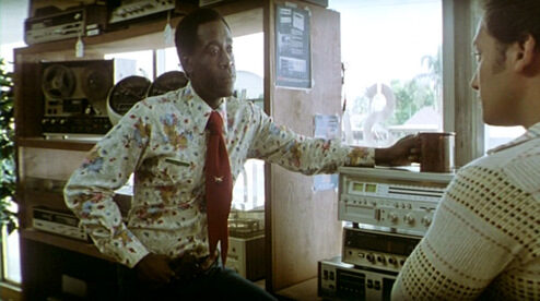 boogie-nights_don-cheadle_pattern-shirt-mid-5778748