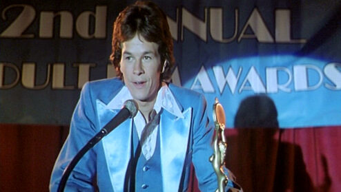 boogie-nights_mark-wahlberg_blue-tuxedo-awards-mid-6091703