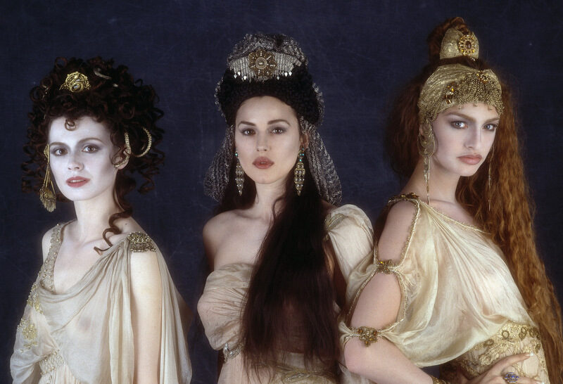 bram-stokers-dracula_the-brides-dresses_image-credit-columbia-pictures-5756344