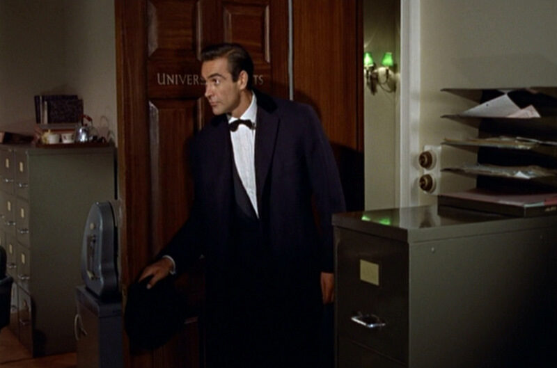 dr-no_sean-connery_dinner-suit_chesterfield-coat-mid-bmp-8619016