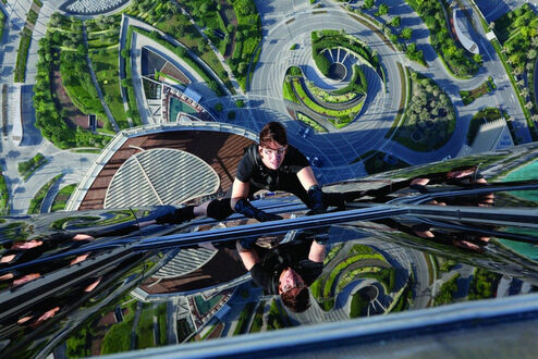 mission-impossible-ghost-protocol_-tom-cruise-climb-mid_image-credit-paramount-pictures-4230368