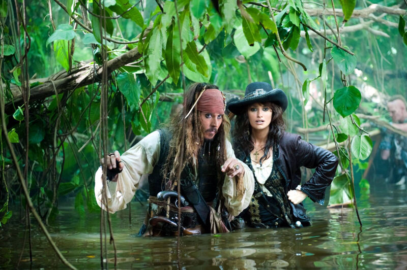 pirates-of-the-caribbean-on-stranger-tides_johnny-depp-penelope-cruz-mid_image-credit-disney1-5154071