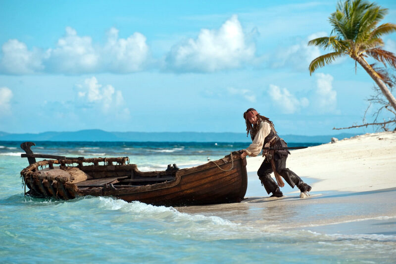 pirates-of-the-caribbean-on-stranger-tides_johnny-depp_boat-full_image-credit-disney-8628771