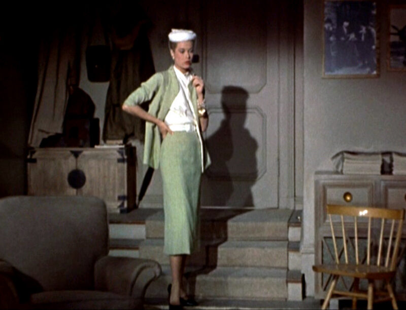 rear-window_grace-kelly_green-suit_full-length-bmp-4-5324139