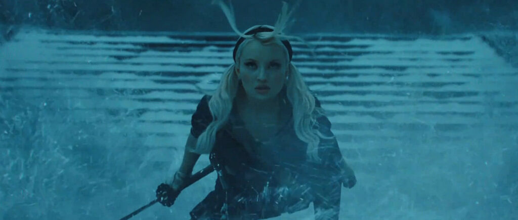 sucker-punch_emily-browning-crouch-cap-bmp-3463217