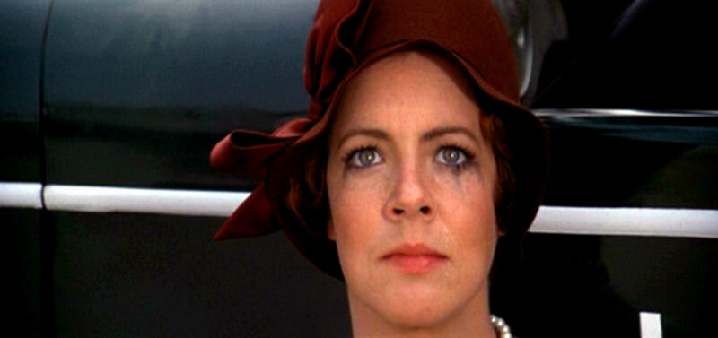 the-fortune_stockard-channing_final-dress-_red-cloche_crying-bmp-3959903