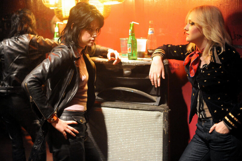 the-runaways_kristen-stewart_dakota-fanning-leather-3598683