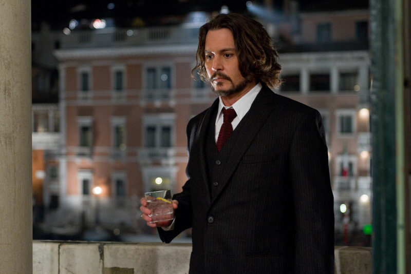 the-tourist_johnny-depp-pinstripe-suit-mid_image-credit-optimum-films-5164242