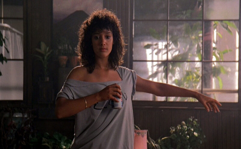 flashdance_jennifer-beals_grey-ripped-t-shirt-can-bmp-3354222