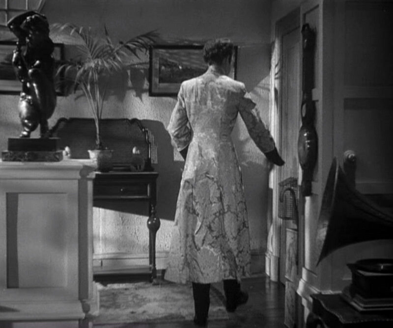 kind-hearts-and-coronets_dennis-price_house-coat-rear-bmp-5902630