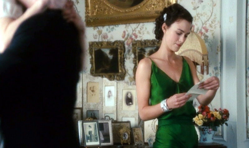 atonement_keira-knightley_green-dress_reading-letter-mid-bmp-5058426