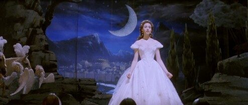 the-phantom-of-the-opera_emily-rossum-white-dress-mid-001-494x209-3996720