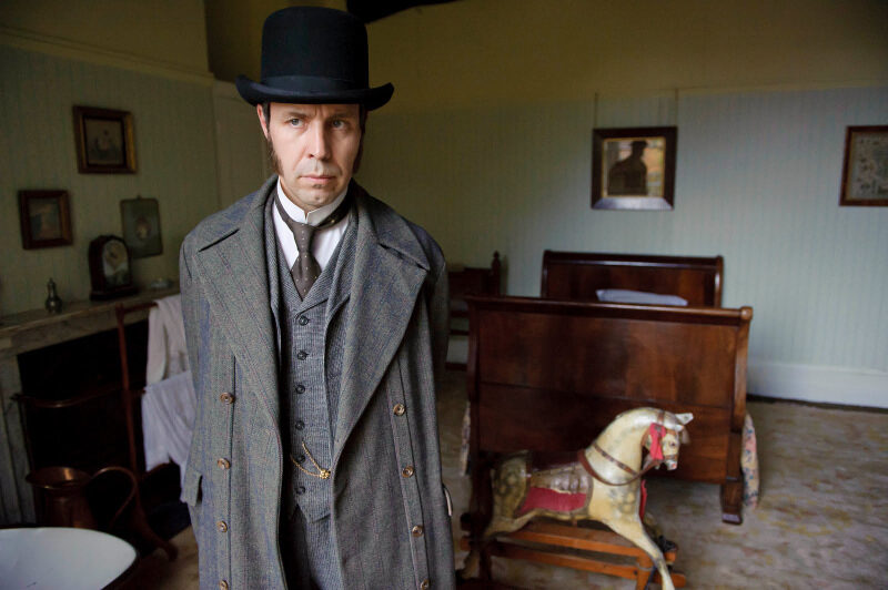 the-suspicions-of-mr-whicher_paddy-considine_parallel-button-overcoat_inside-11-2066184