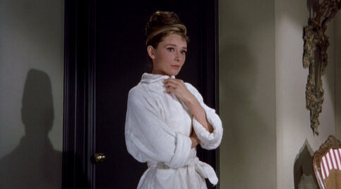 breakfast-at-tiffanys_audrey-hepburn-bathrobe_cap-4359255