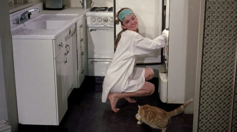 breakfast-at-tiffanys_audrey-hepburn-dress-shirt-cat_cap-9850683