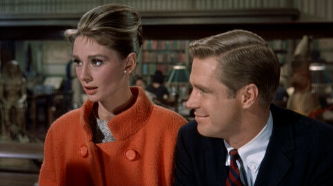 breakfast-at-tiffanys_audrey-hepburn-funnel-coat-george-peppard_cap-2051934