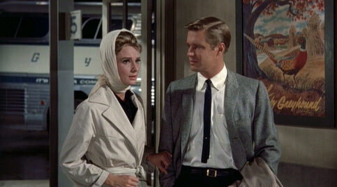 breakfast-at-tiffanys_audrey-hepburn-scarf-mid-george-peppard_cap-4045096