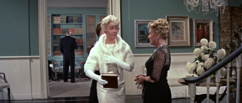 pillow-talk_doris-day_fur-shrug-mid-4168763