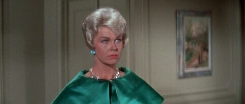 pillow-talk_doris-day_green-bell-coat-collar-7286672