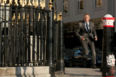 skyfall_daniel-craig-pinstripe-suit-front_image-credit-metro-goldwyn-mayer-3514654