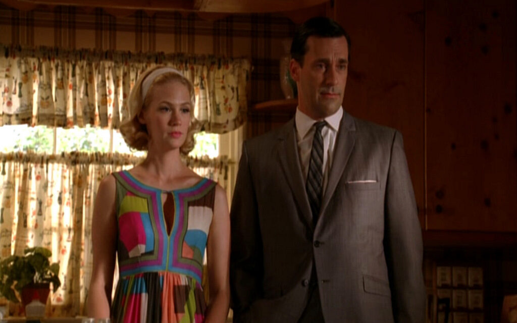 mad-men_souvenir_january-jones-john-hamm_mid-bmp1_-9996846