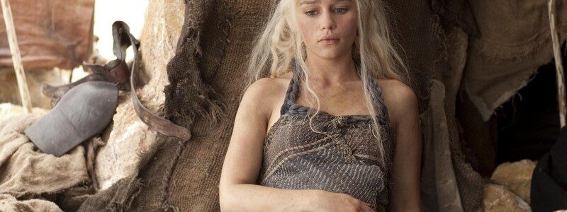 game-of-thrones_emilia-clarke-pants-mid_image-credit-hbo-800x300-8985092