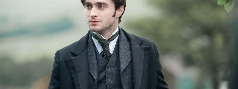 the-woman-in-black_daniel-radcliffe-mid-frock_image-credit-hammer-productions1-800x300-8886240
