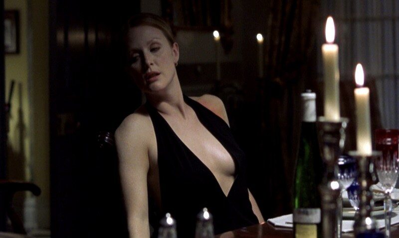 hannibal_julianne-moore_mark-bouwer-black-dress-leaning-bmp-9953110