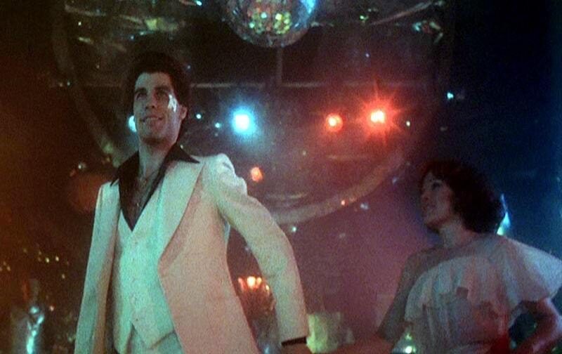 saturday-night-fever_john-travolta_white-suit-dancing-bmp-7722098