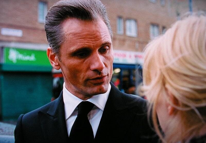 eastern-promises_viggo-suit-black_close-up-4854676