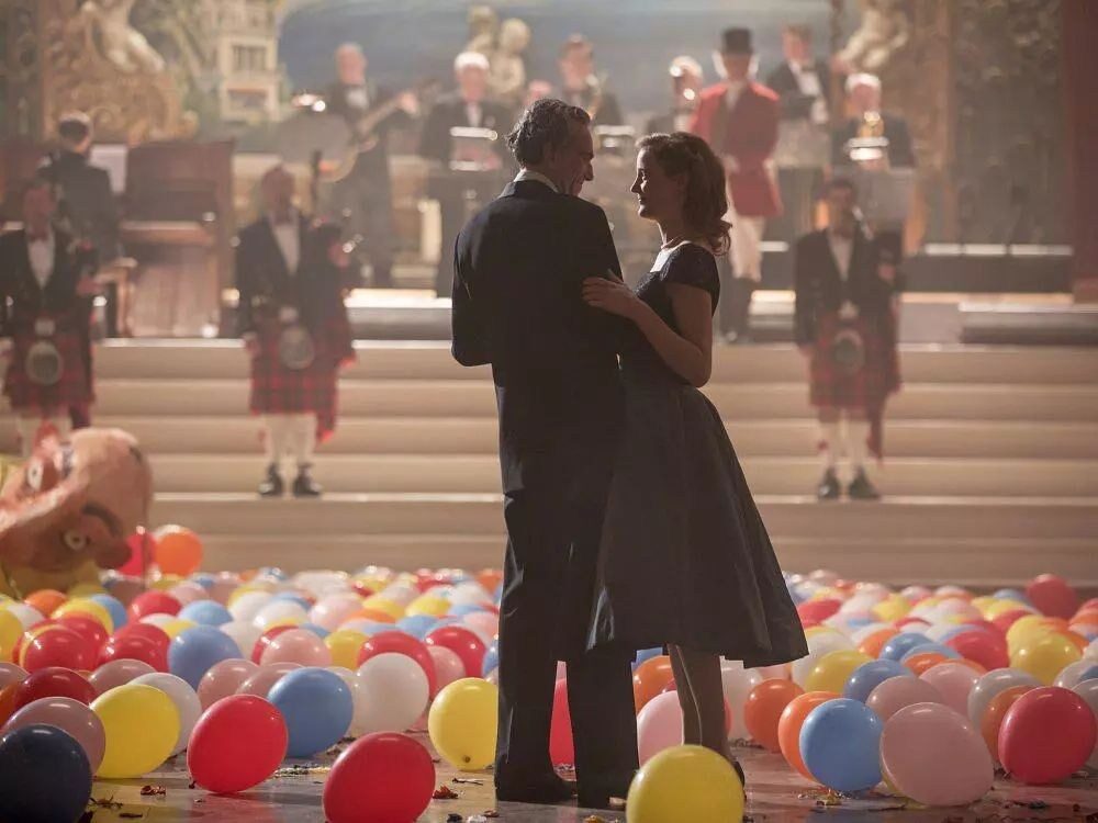 phantom-thread_daniel-day-lewis_vicky-krieps-ballroom-full_image-credit-focus-features-7696163