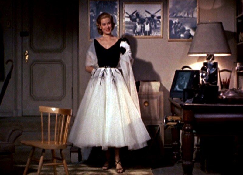 rear-window_grace-kelly_paris-dress_front-with-wrap-bmp-3-2350126