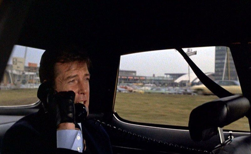 live-and-let-die_roger-moore_chesterfield-coat_cuff-taxi-bmp-1390706