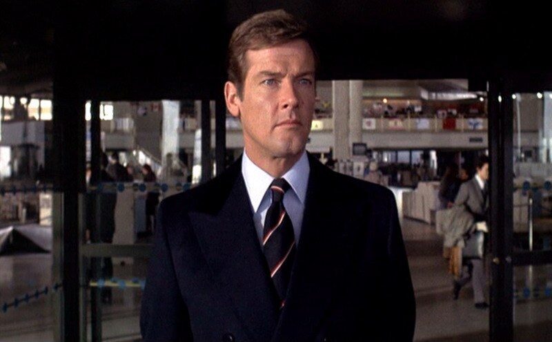 live-and-let-die_roger-moore_chesterfield-coat_outside-airport-top-bmp-1960986