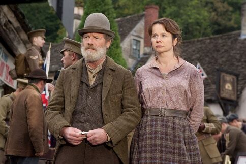 war-horse_peter-mullan-hat-emily-watson-mid_image-credit-dreamworks-5173371