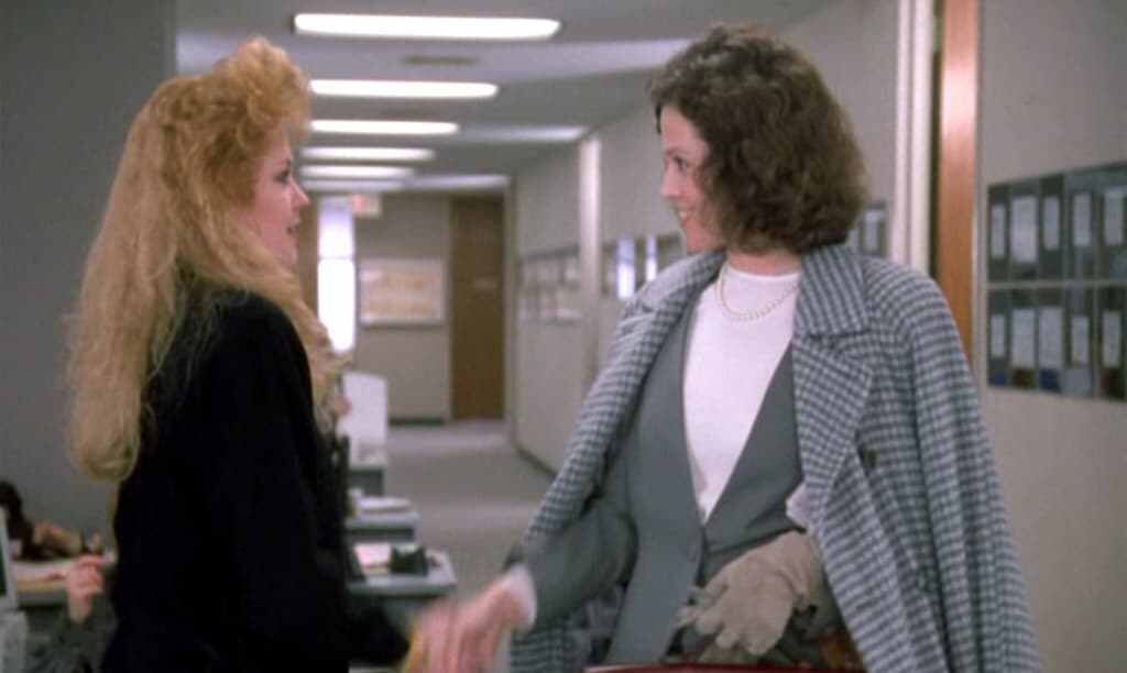 working-girl_melanie-griffith-sigourney-weaver_meeting-mid-bmp-2455657