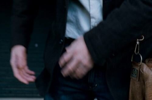 the-bourne-ultimatum_paddy-considine_bag-close-up-bmp-2249177