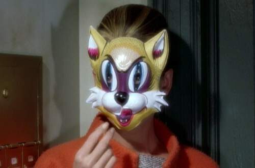 breakfast-at-tiffanys_audrey-hepburn-cat-mask-cu_cap-001-4027276