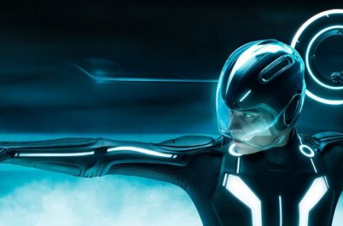 tron-legacy_garrett-hedlund-disc-crop_image-credit-disney-enterprises-inc-7101363