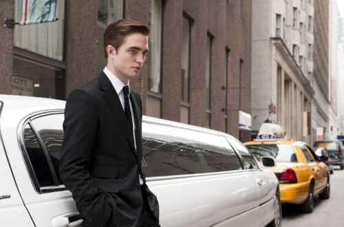 cosmopolis_robert-pattinson-suit-mid_entertainment-one-001-3181235