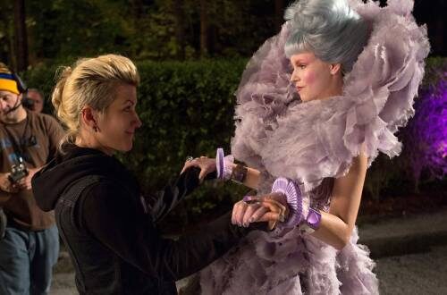 the-hunger-games-catching-fire_trish-summerville-elizabeth-banks-fitting_image-credit-lionsgate-2613056