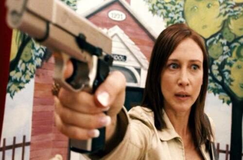 running-scared_vera-farmiga_gun_cu-bmp-2812730