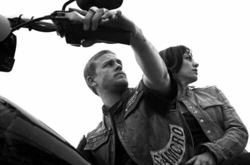 sons-of-anarchy_charlie-hunnam-maggie-siff-pub1_image-credit-fx-3438677