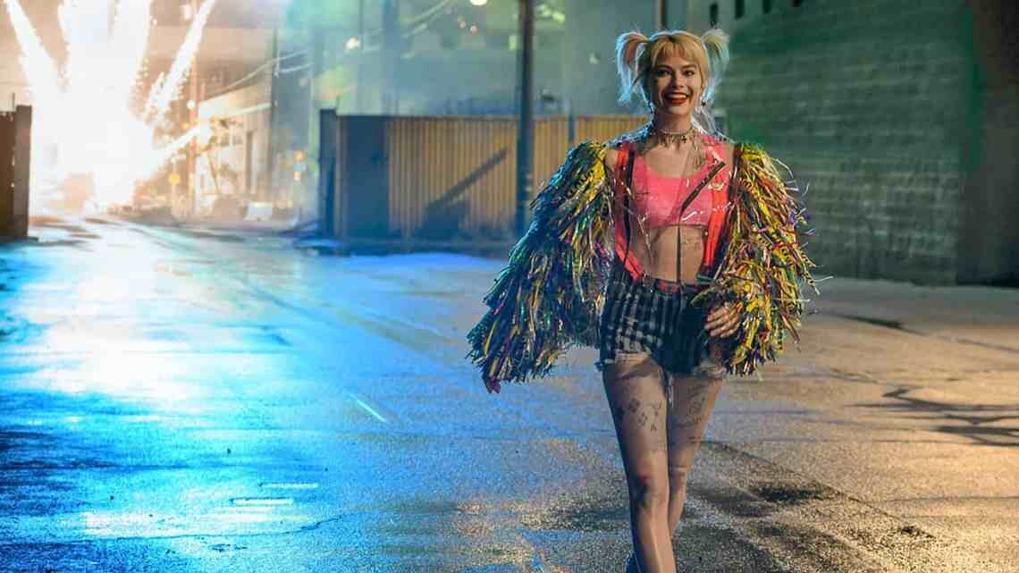 birds-of-prey_margot-robbie-in-caution-tape-costume_image-credit-warner-bros-pictures-8665058