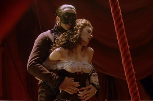 the-phantom-of-the-opera_gerald-butler-black-mask-emily-rossum-0011-8817620